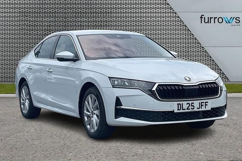 White New 2025 Skoda Octavia SE L Hatchback | £28,295 (Fair price) - Image 1/4
