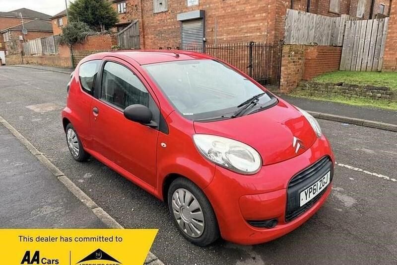 Used Citroën C1 VTR Sport 68 HP (50 kW) 2012 Red Hatchback