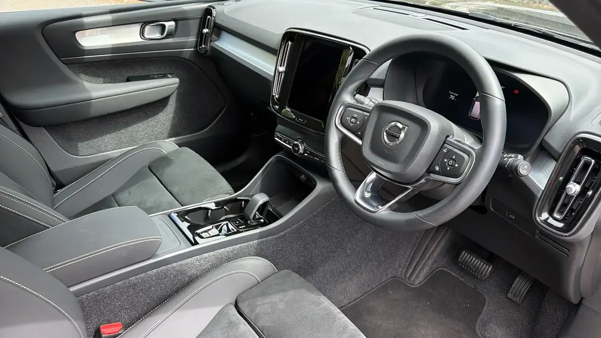 Used Volvo XC40 Plus 197 HP (144 kW) 2026 Black SUV