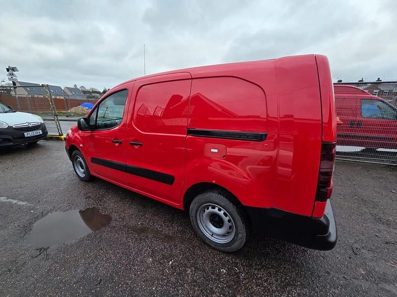 Used Peugeot Partner 2017 Red