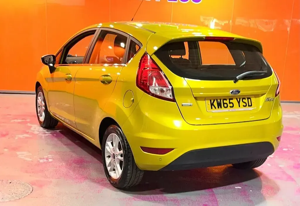 Używany Ford Fiesta Zetec 100 KM (73 kW) 2016 Żółty Hatchback