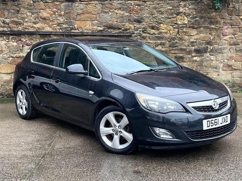 Used Vauxhall Astra SRi 115 HP (84 kW) 2011 Black Hatchback