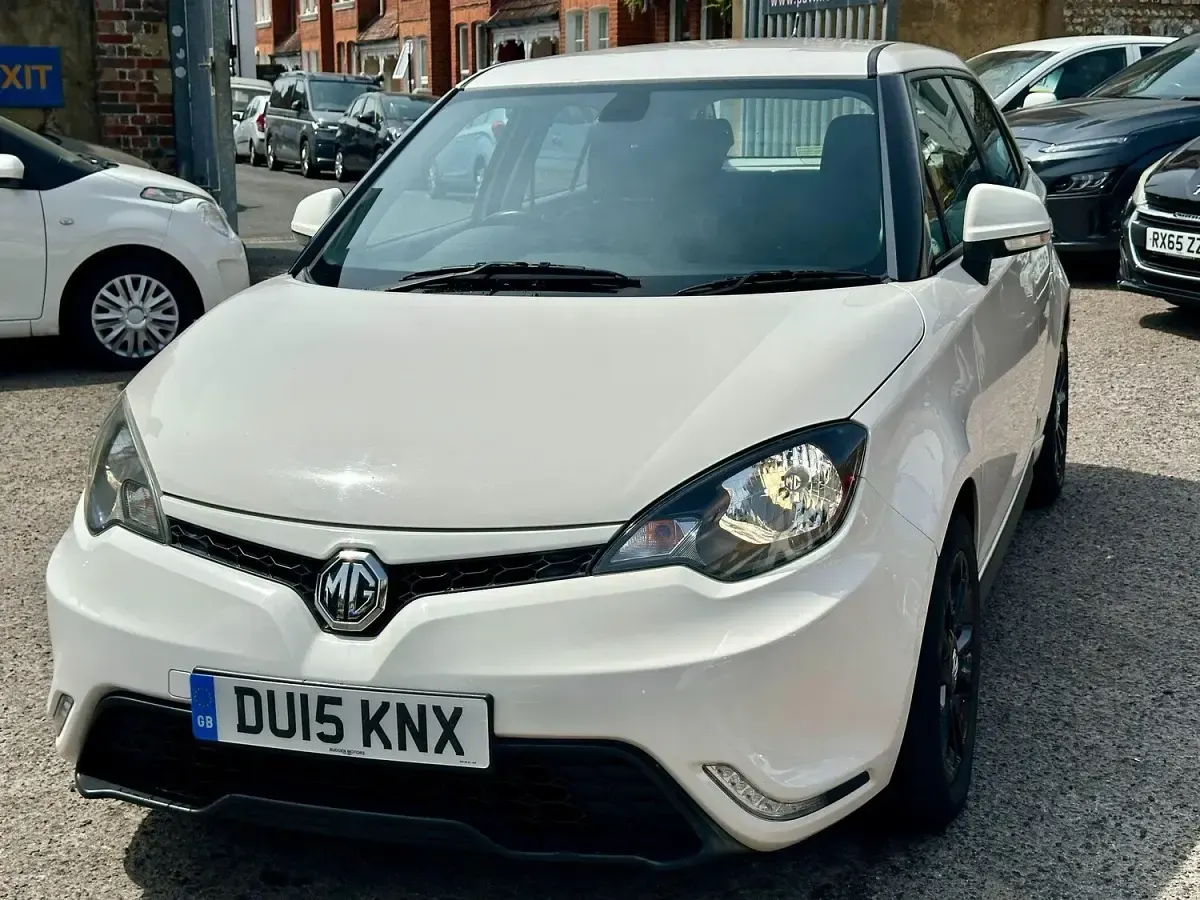 Used MG MG3 106 HP (77 kW) 2015 White Hatchback
