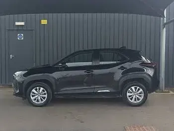 Used Toyota Yaris Hybrid 116 HP (85 kW) 2024 Black Estate