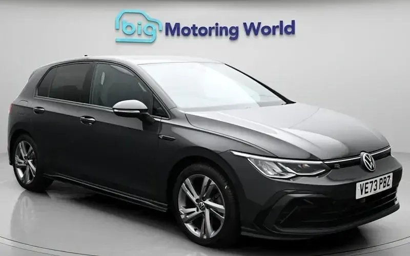 Second-hand VW Golf VIII R-line 150 CP (110 kW) 2023 Hatchback