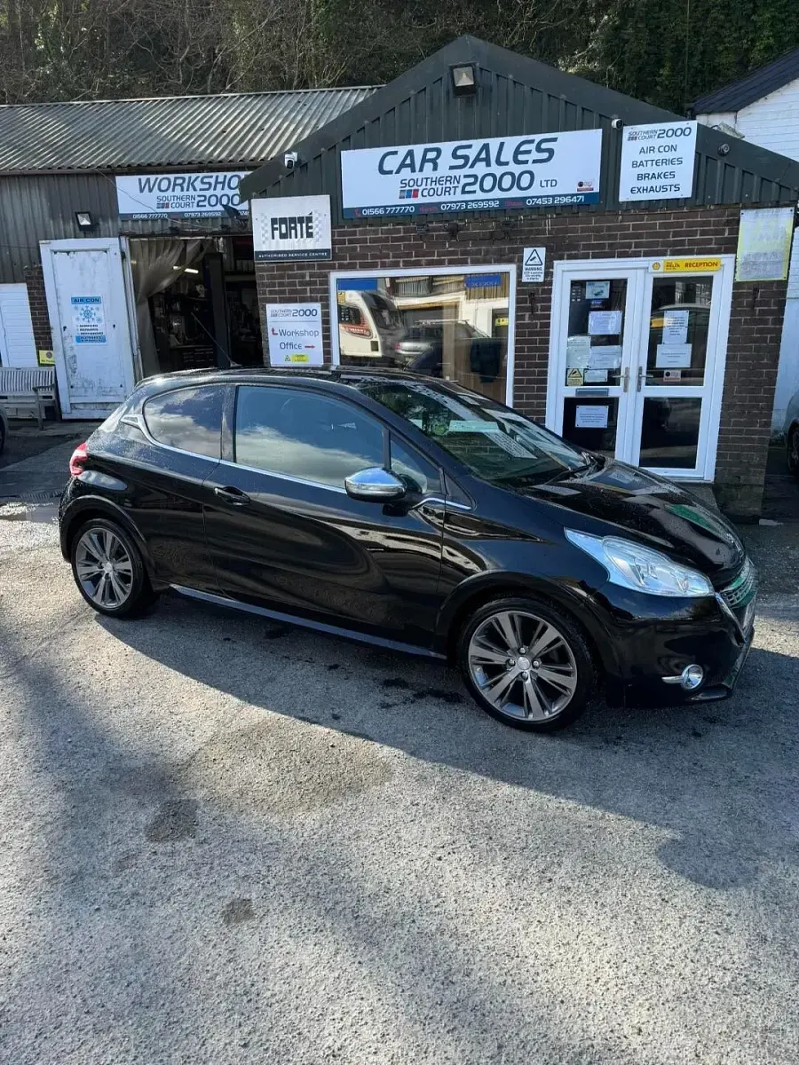 Used Peugeot 208 2015 Black Hatchback