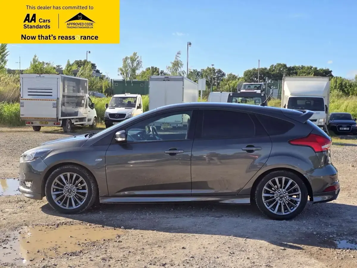 Used Ford Focus ST-Line 125 HP (91 kW) 2018 Grey Hatchback