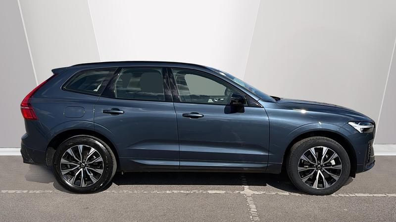 Begagnad Volvo XC60 Plus 197 HK (144 kW) 2022 Blå SUV