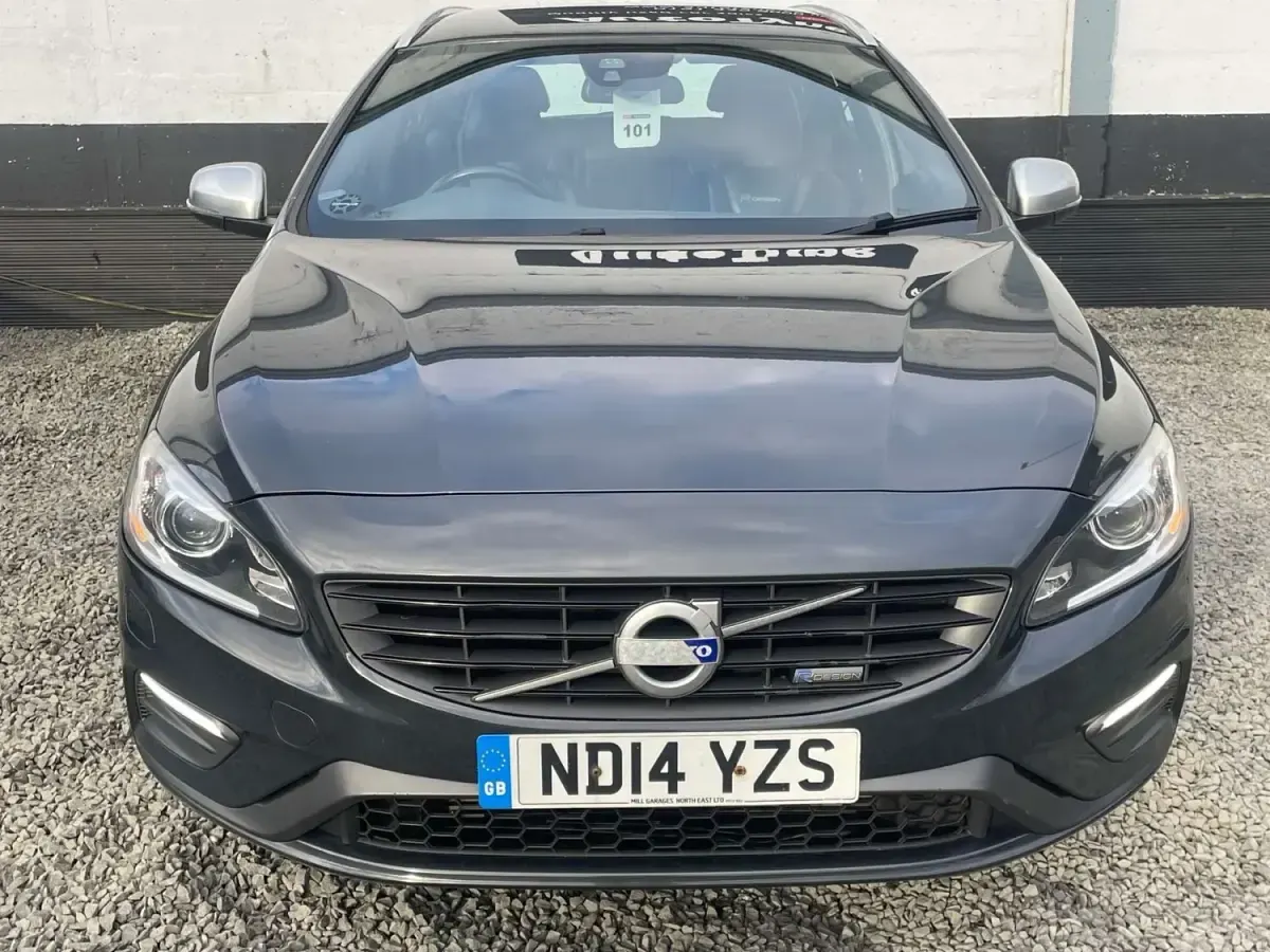 Usado Volvo V60 R-Design 115 CV (84 kW) 2014 Gris Familiar