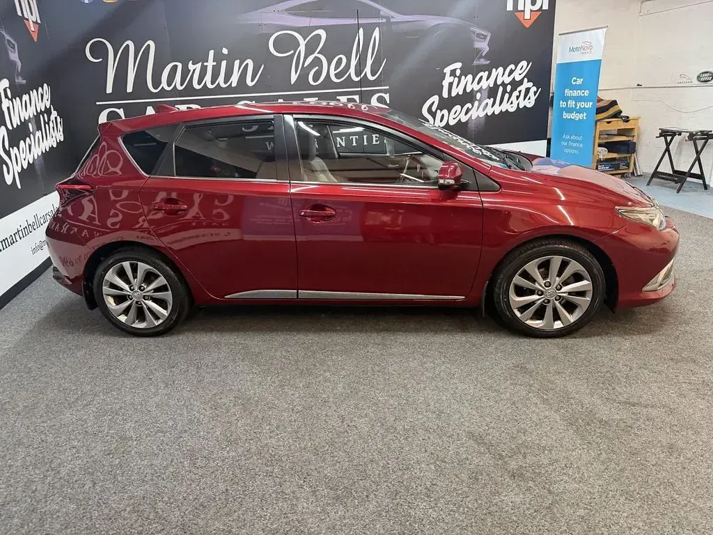 Used Toyota Auris 2018 Red Hatchback