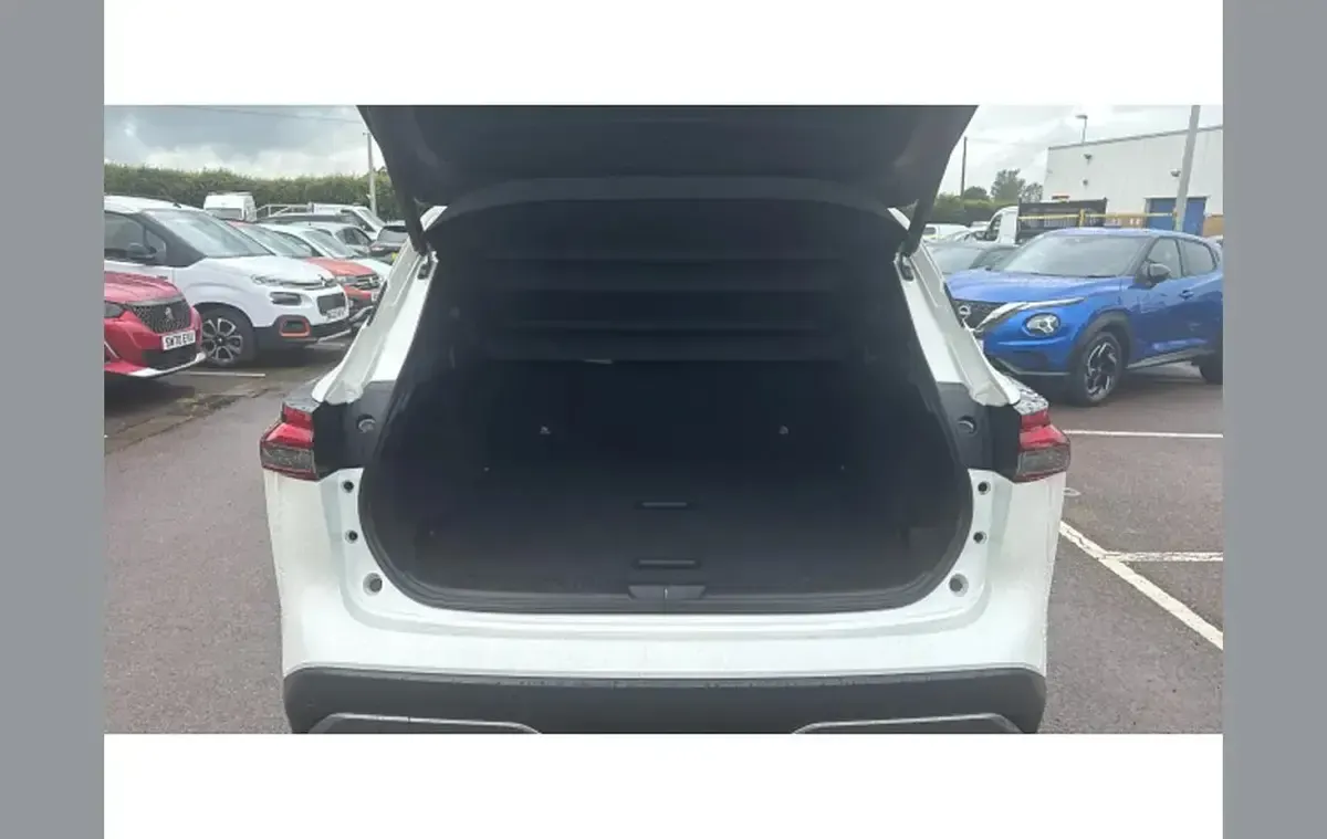 Used Nissan Qashqai Tekna 155 HP (114 kW) 2022 White SUV