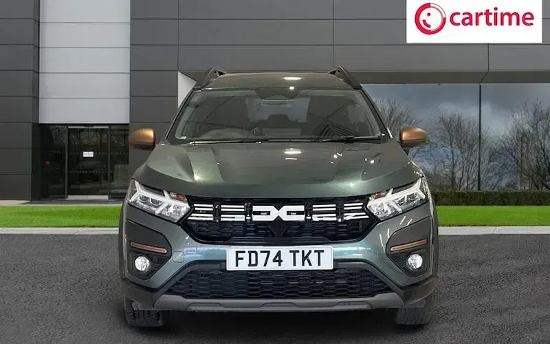 Used Dacia Jogger Extreme 141 HP (103 kW) 2025 Green MPV