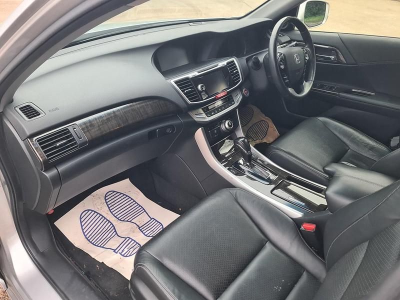 Used Honda Accord Hybrid 214 HP (157 kW) 2014 Silver Sedan