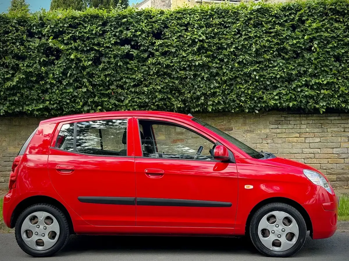 Used Kia Picanto 64 HP (47 kW) 2009 Red Hatchback