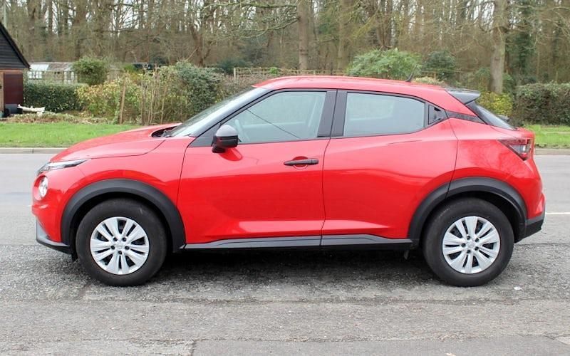 Usado Nissan Juke Visia 114 HP (83 kW) 2023 Vermelho SUV