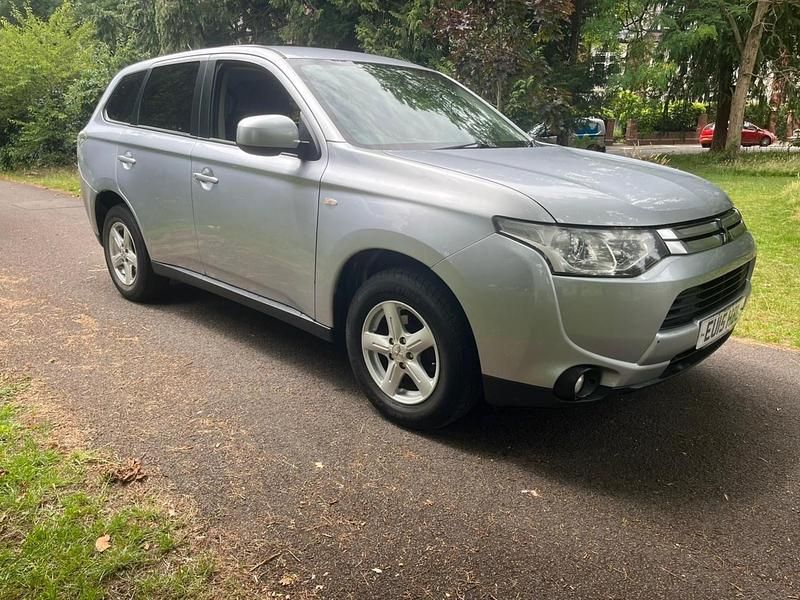 Silver Used 2015 Mitsubishi Outlander SUV | £3,699 (Good price) - Image 1/4