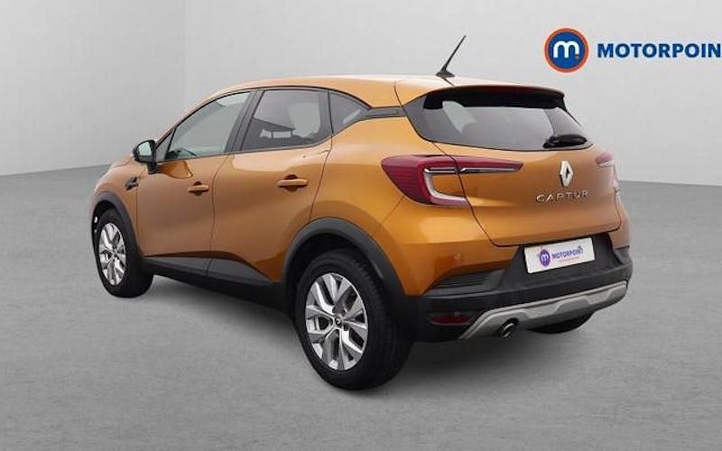 Used Renault Captur Iconic 140 HP (102 kW) 2021 Orange SUV