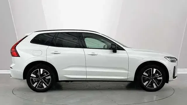 Używany Volvo XC60 Plus 247 KM (181 kW) 2025 Biały SUV