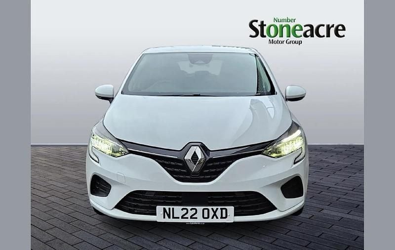 Used Renault Clio V Iconic 88 HP (64 kW) 2022 White Hatchback