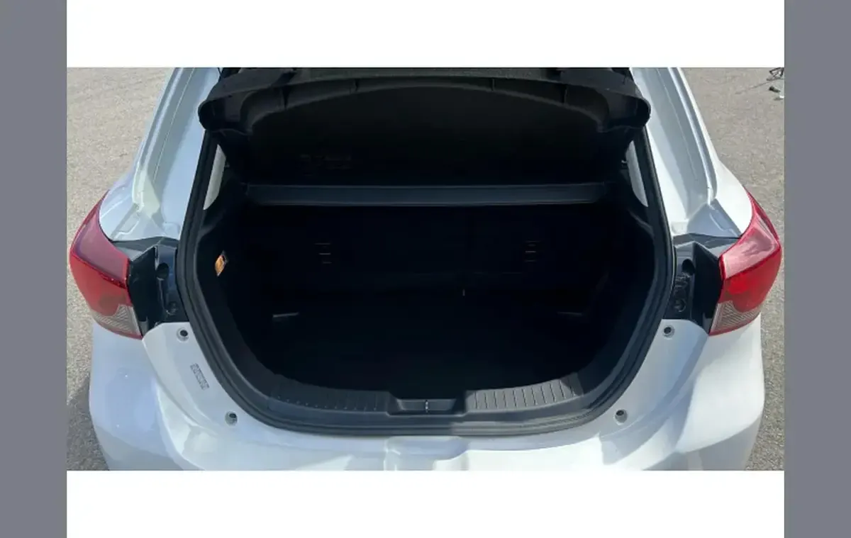 Used Mazda 2 Inclusive 88 HP (64 kW) 2021 White Hatchback
