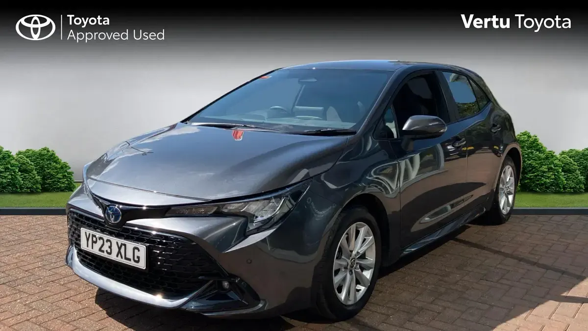 Used Toyota Corolla 140 HP (102 kW) 2023 Decuma grey (metallic paint) Hatchback