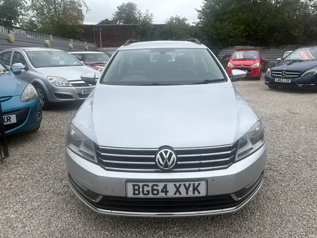 Used VW Passat Executive 105 HP (77 kW) 2014 Silver Estate
