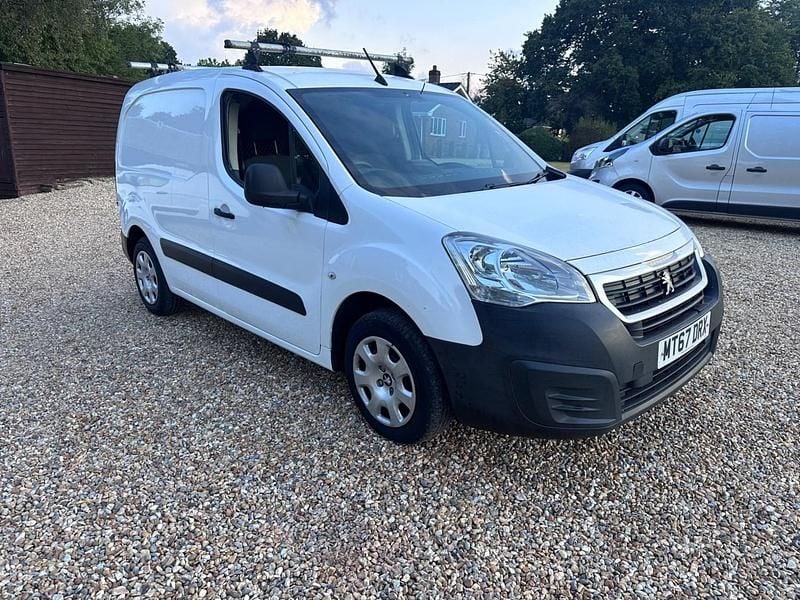 White Used 2017 Peugeot Partner MPV | £3,995 (Fair price) - Image 1/4