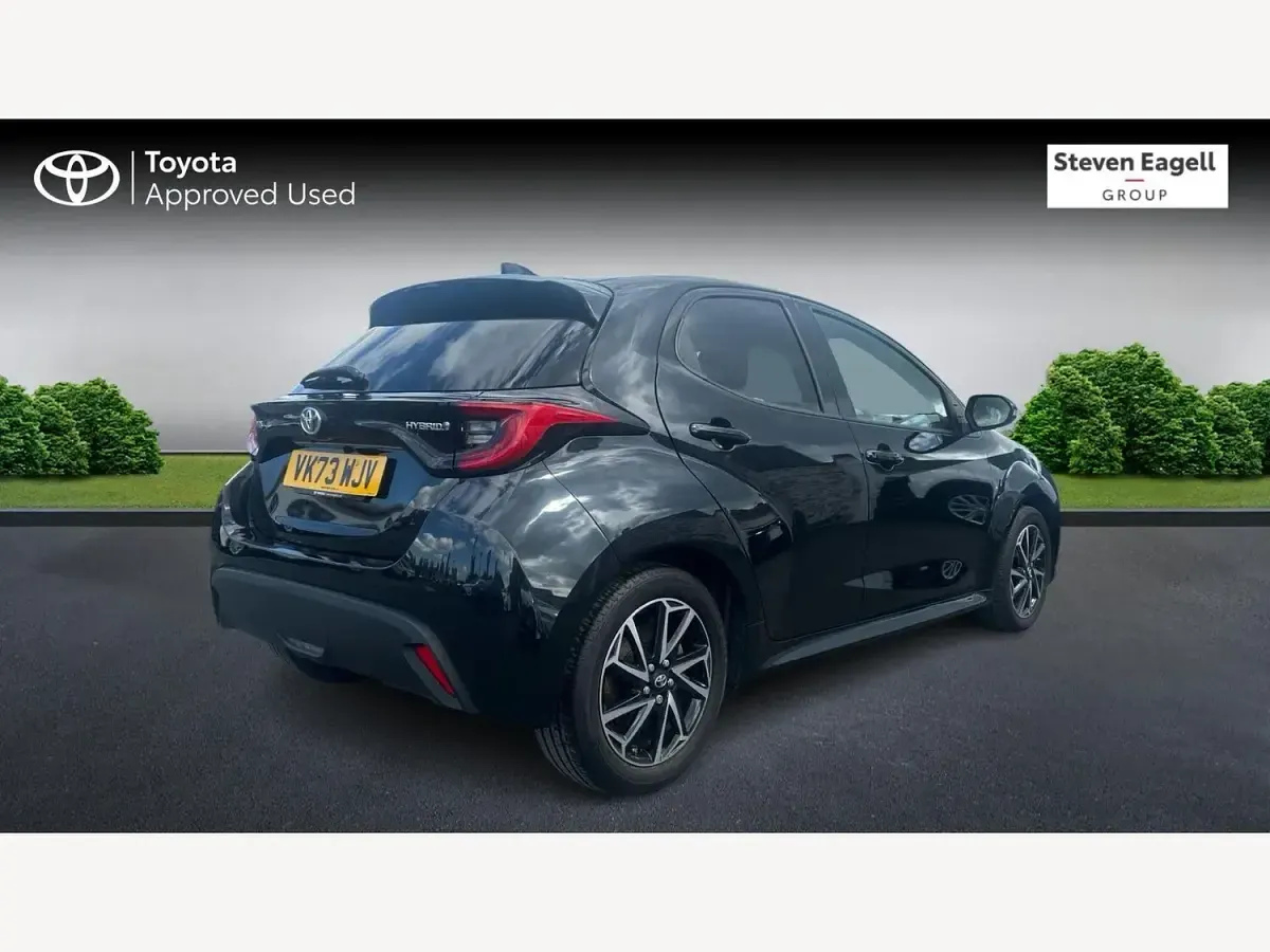 Second-hand Toyota Yaris Hybrid Design 2023 Negru Hatchback