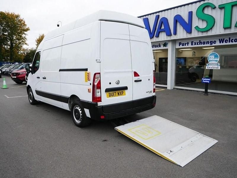 Used Vauxhall Movano 145 HP (106 kW) 2017 White MPV