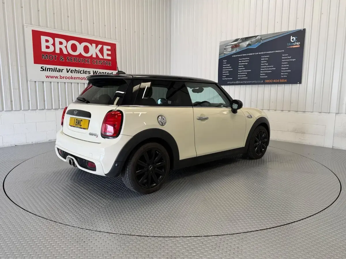 Used Mini Cooper S Hatch 192 HP (141 kW) 2018 White Hatchback