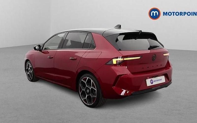 Used Vauxhall Astra GS Line 181 HP (133 kW) 2022 Red Hatchback