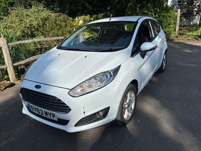 White Used 2013 Ford Fiesta Zetec Hatchback | £1,995 (Fair price) - Image 1/4