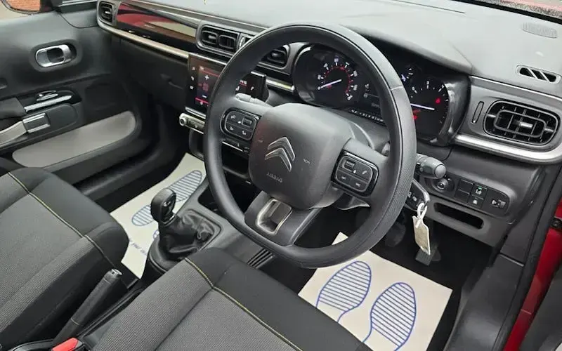 Used Citroën C3 Feel 82 HP (60 kW) 2019 Red Hatchback