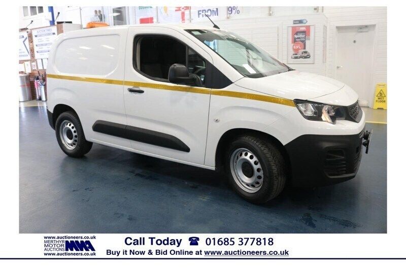 White Used 2020 Peugeot Partner MPV | £7,580 (Good price) - Image 1/4
