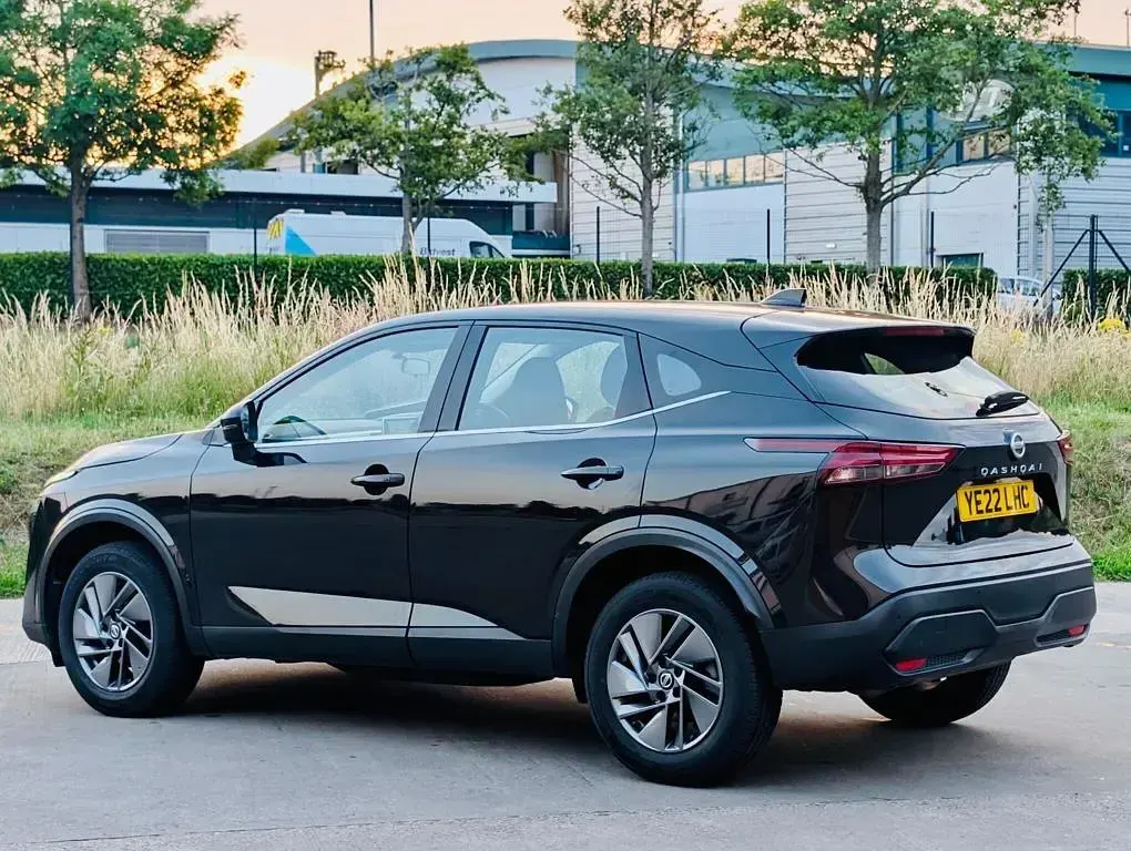 Used Nissan Qashqai Acenta Premium 2022 Black SUV