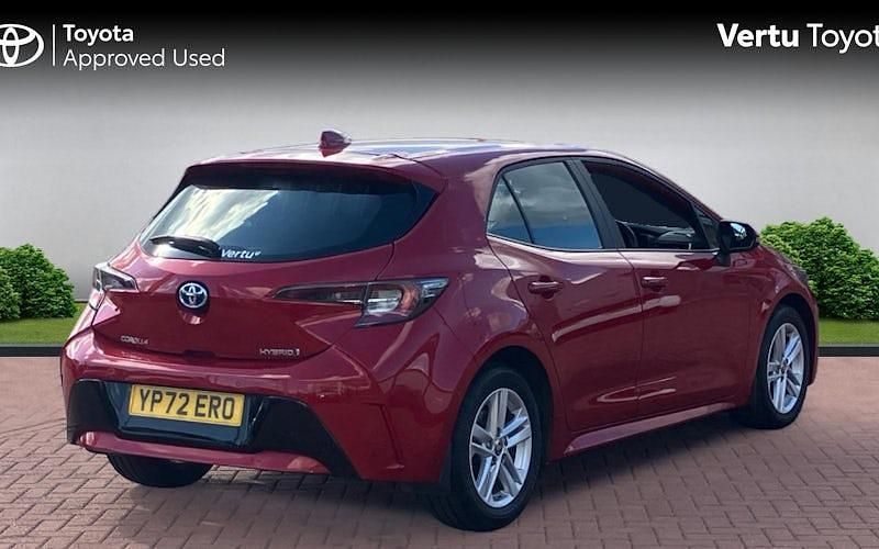 Used Toyota Corolla 122 HP (89 kW) 2022 Red Hatchback