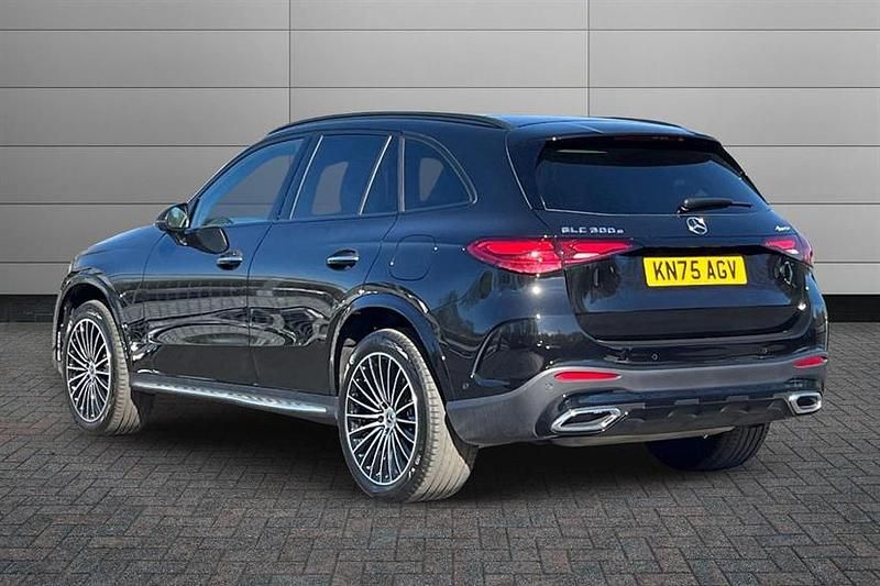 Second-hand Mercedes GLC300e AMG line 313 CP (230 kW) 2025 Negru Break