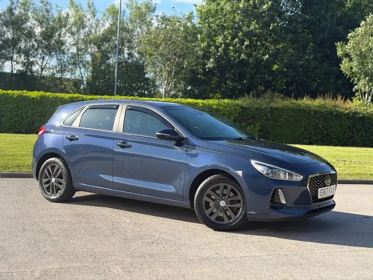 Used Hyundai i30 SE 140 HP (102 kW) 2017 Blue Hatchback