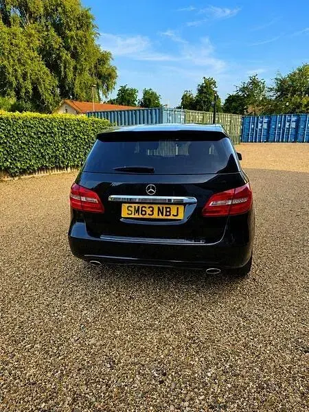 Used Mercedes B180 122 HP (89 kW) 2014 Black Hatchback