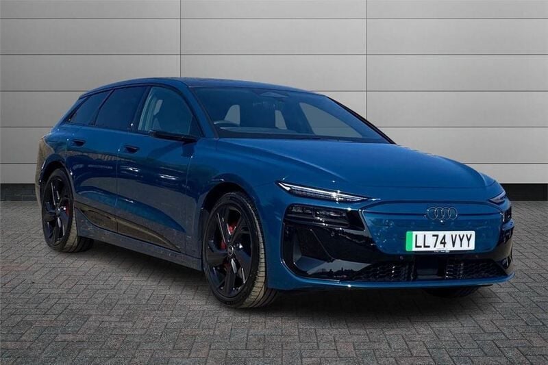 Blue Used 2025 Audi e-tron Performance SUV | £64,695 - Image 1/4