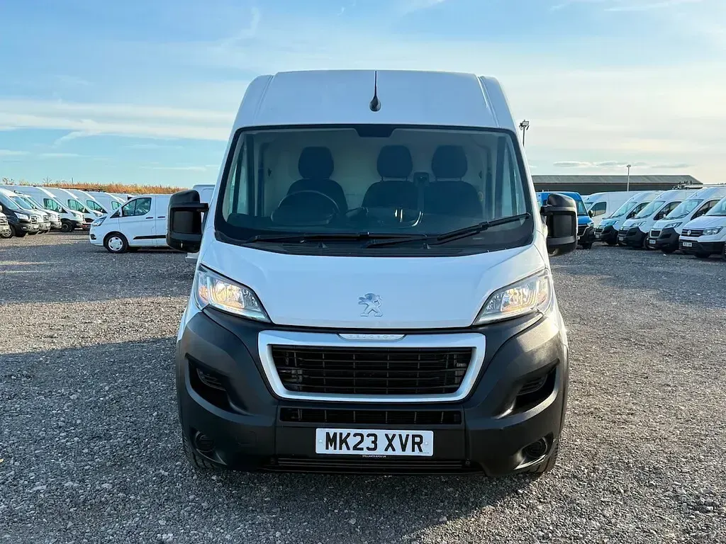 Used Peugeot Boxer Premium 140 HP (102 kW) 2023 White Van