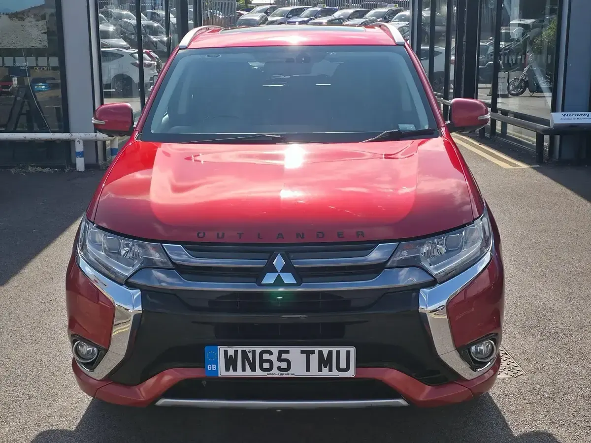 Used Mitsubishi Outlander P-HEV 200 HP (147 kW) 2015 Red Estate