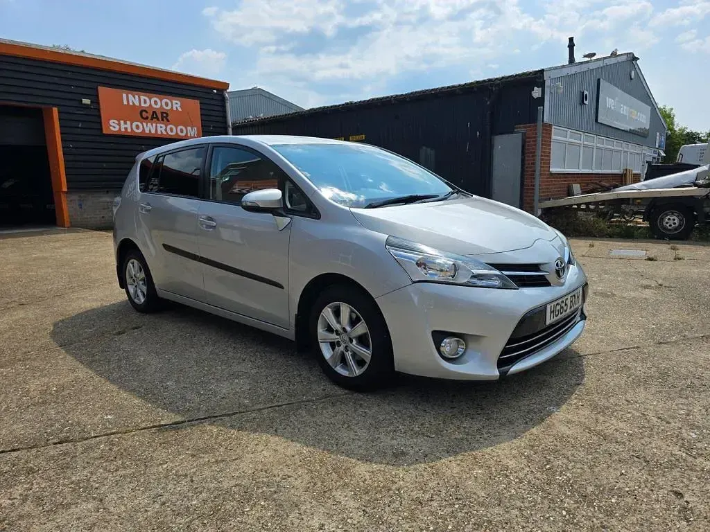 Used Toyota Verso 112 HP (82 kW) 2015 Silver MPV