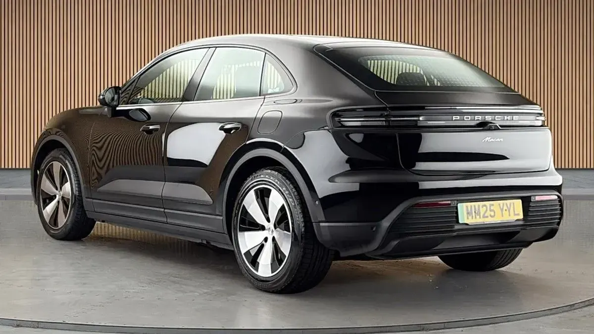 Used Porsche Macan 264 kW (360 HP) 2025 Black SUV