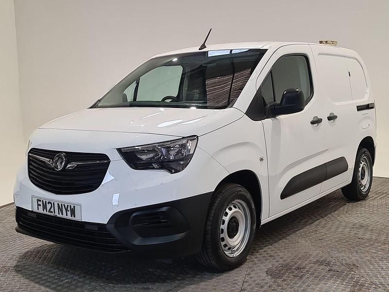Used Vauxhall Combo Edition 100 HP (73 kW) 2021 White MPV