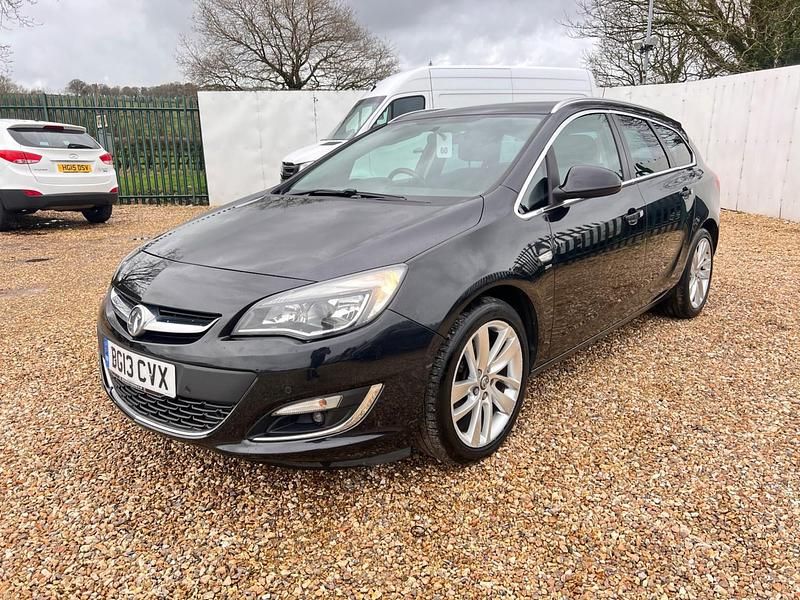 Used Vauxhall Astra SRi 165 HP (121 kW) 2013 Black Estate