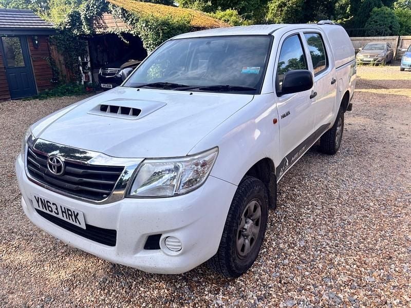 White Used 2013 Toyota HiLux Pickup | £6,995 (Super price) - Image 1/4