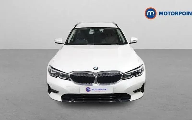 Used BMW 320 Sport Line 184 HP (135 kW) 2021 White Estate