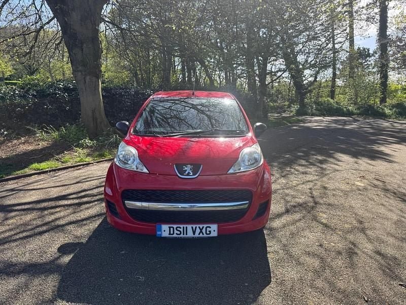 Used Peugeot 107 68 HP (50 kW) 2011 Red Hatchback