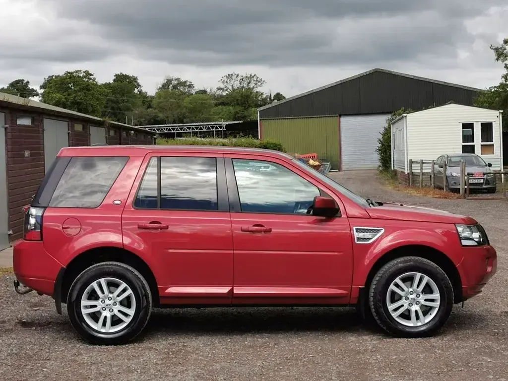 Used Land Rover Freelander 2 150 HP (110 kW) 2013 Red SUV